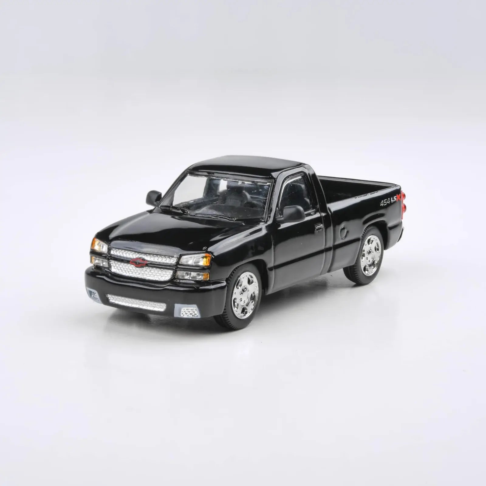 Para64 PB-55831 2006 Chevrolet Silverado Single Cab Onyx Black Diecast Model Car