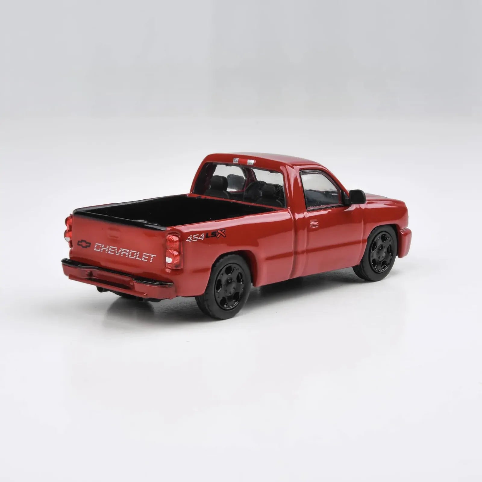 Para64 PB-55832 2006 Chevrolet Silverado Single Cab Victory Red Diecast Model Car