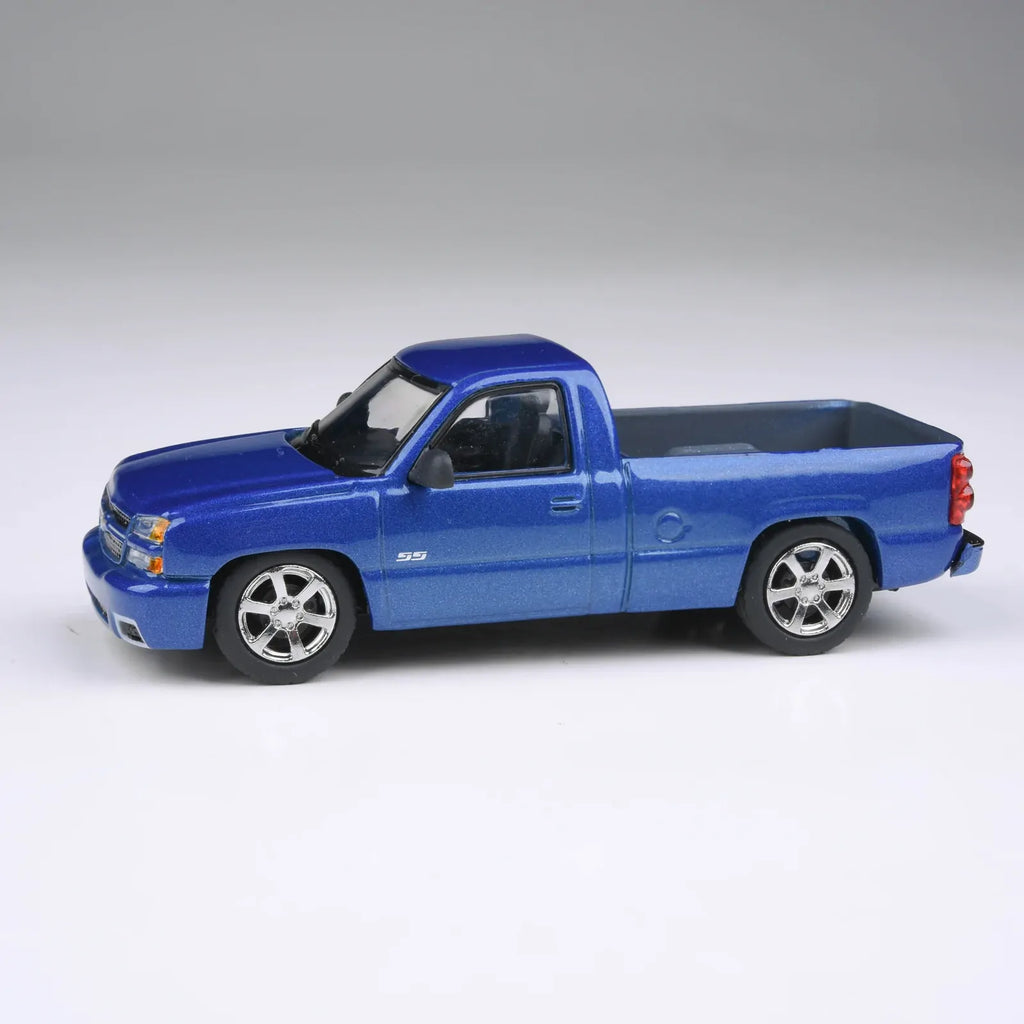 Para64 PB-55833 2006 Chevrolet Cateye Silverado Single Cab Diecast Model Car
