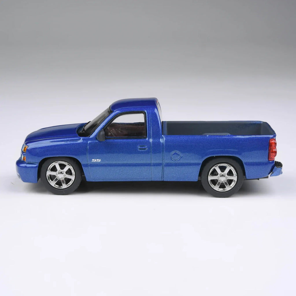 Para64 PB-55833 2006 Chevrolet Cateye Silverado Single Cab Diecast Model Car