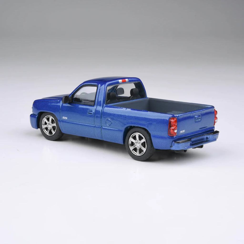 Para64 PB-55833 2006 Chevrolet Cateye Silverado Single Cab Diecast Model Car