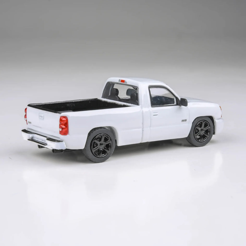 Para64 PB-55834 2006 Chevrolet Cateye Silverado Single Cab Diecast Model Car