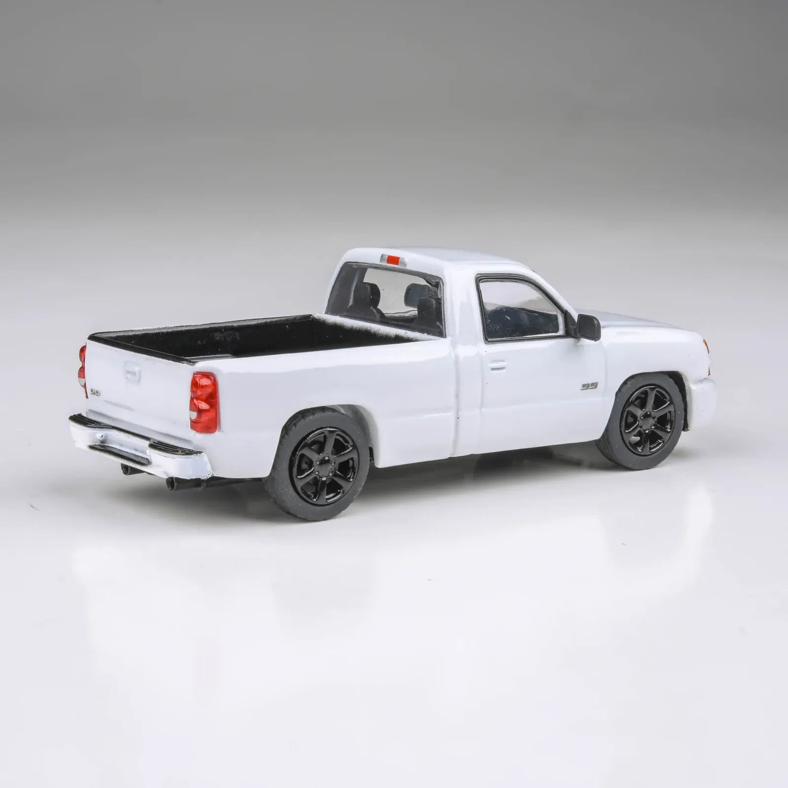 Para64 PB-55834 2006 Chevrolet Cateye Silverado Single Cab Diecast Model Car