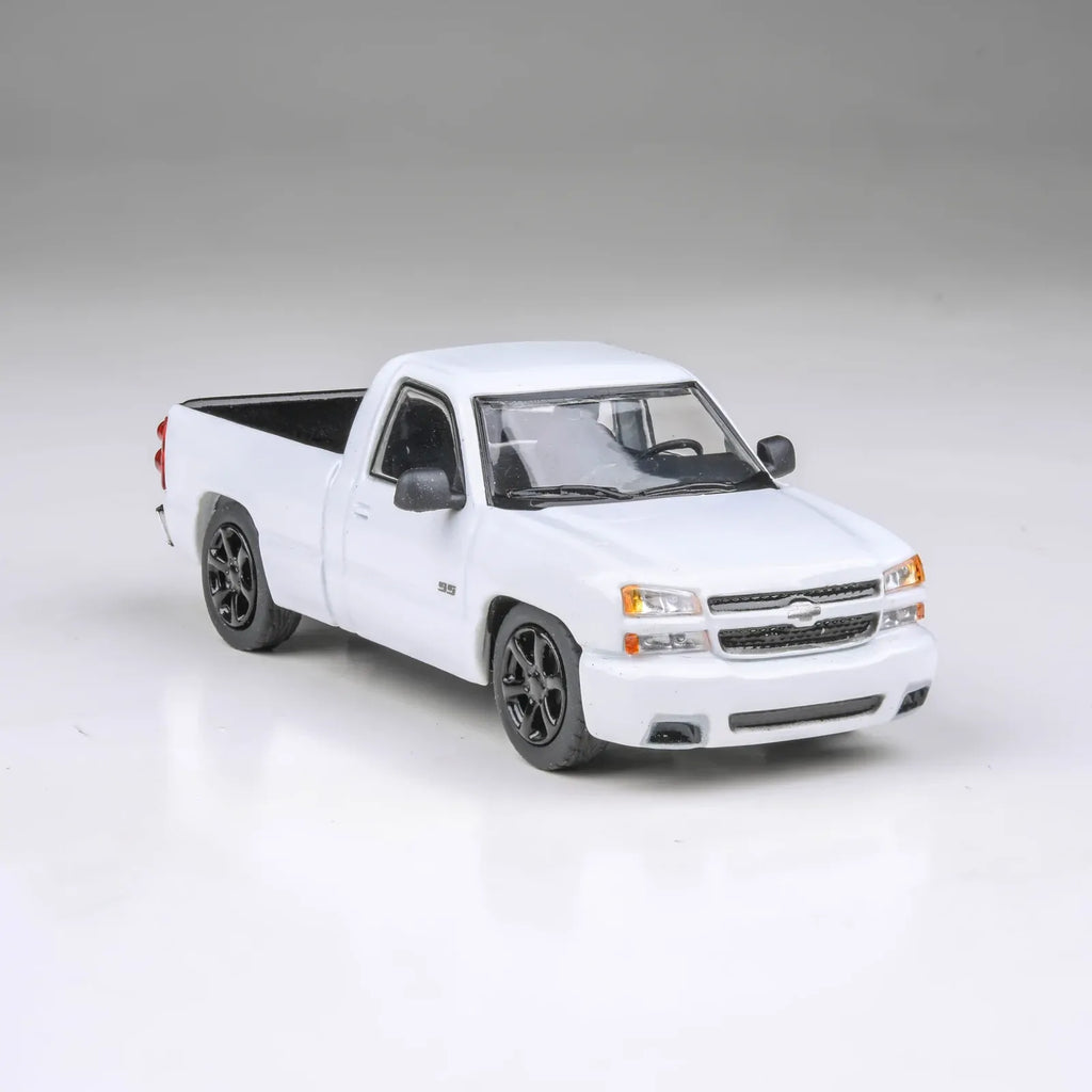 Para64 PB-55834 2006 Chevrolet Cateye Silverado Single Cab Diecast Model Car
