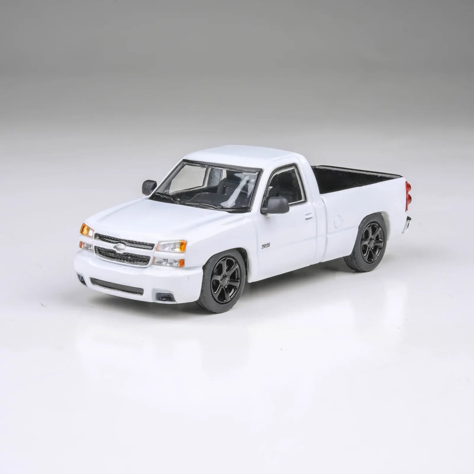 Para64 PB-55834 2006 Chevrolet Cateye Silverado Single Cab Diecast Model Car