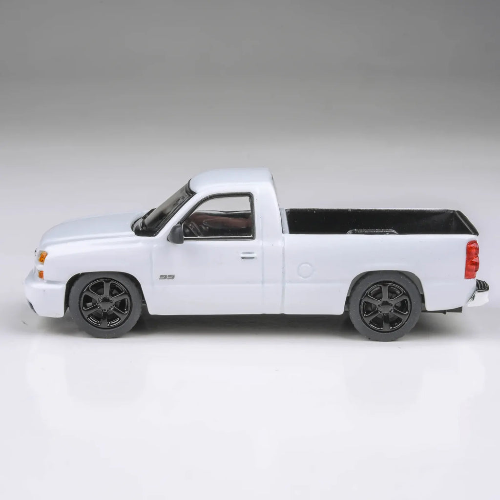 Para64 PB-55834 2006 Chevrolet Cateye Silverado Single Cab Diecast Model Car
