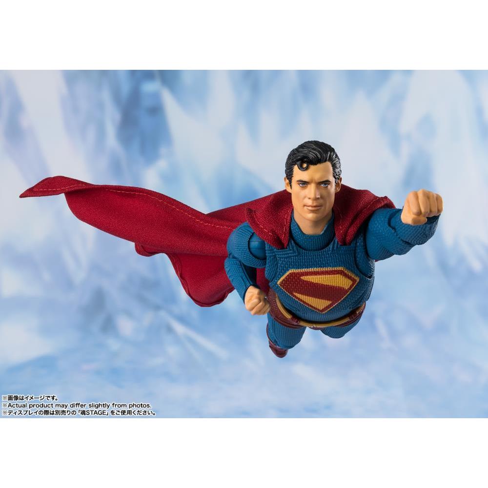 Tamashii Nations S.H.Figuarts Superman (Superman) (2)