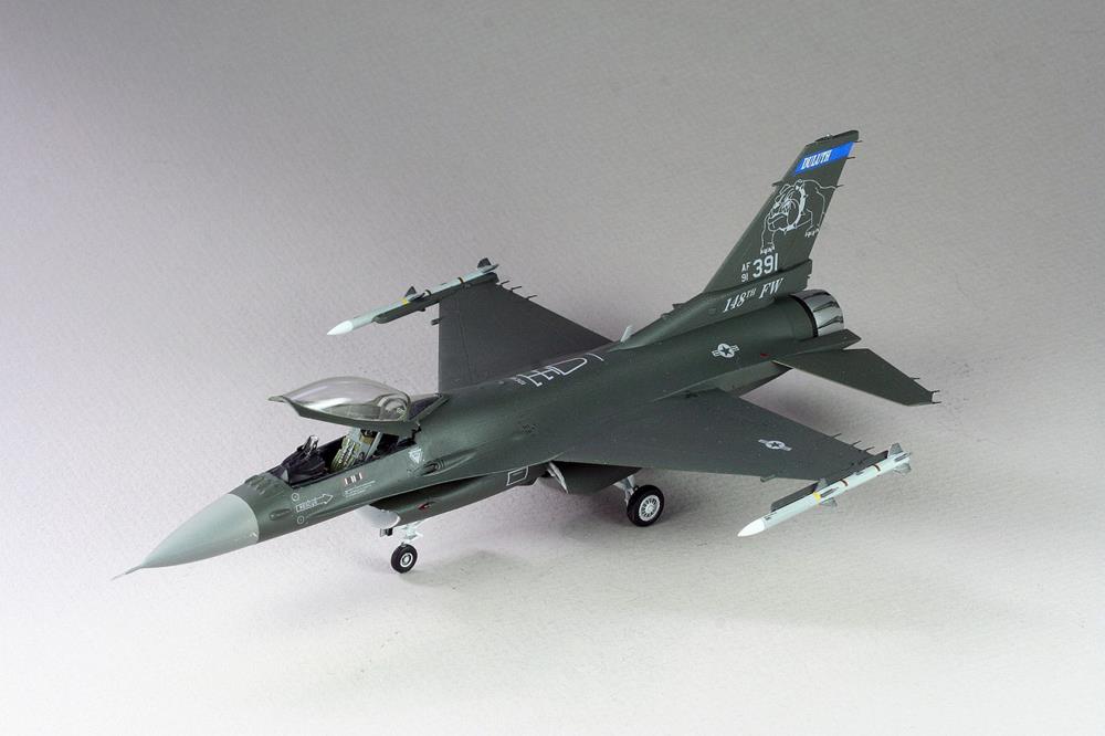 Tamiya 60786 1/72 F-16CJ Fighting Falcon (8324643356909)
