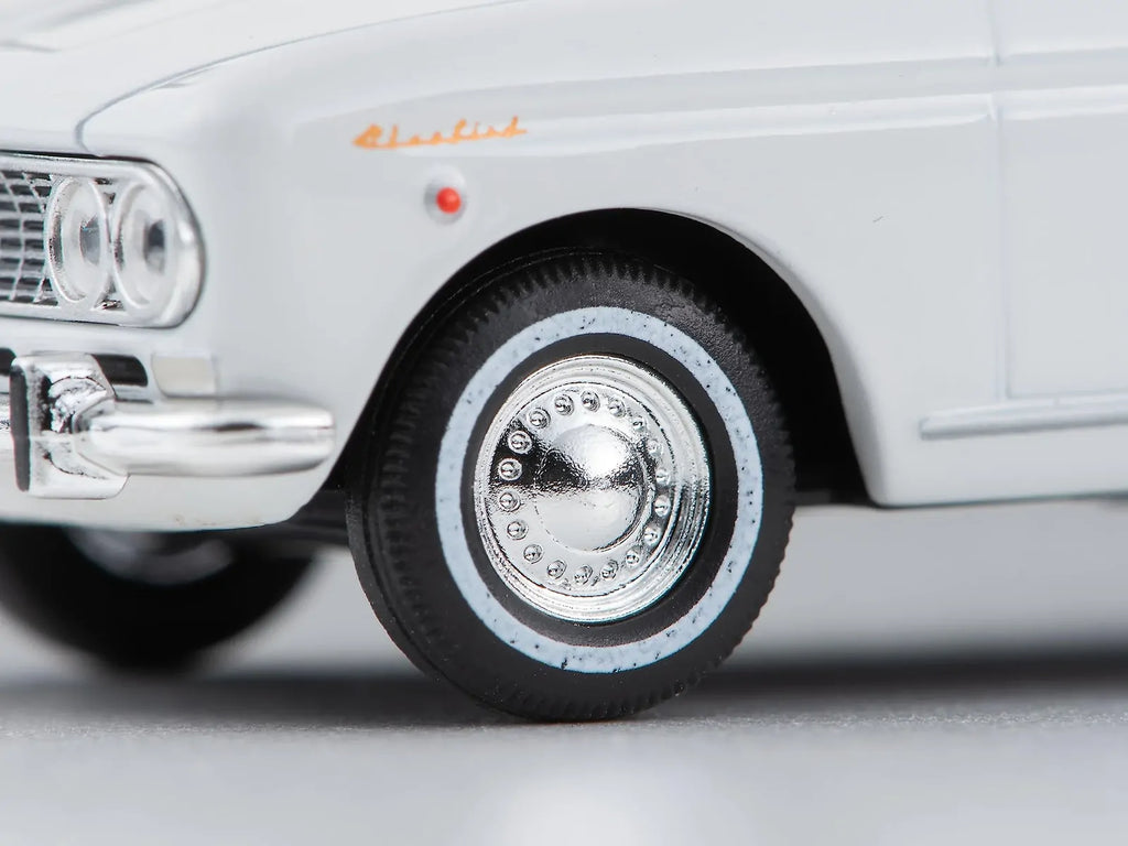 Tomica TMC32720 LV-205a Datsun Bluebird 1600SSS 4-Door White 1965