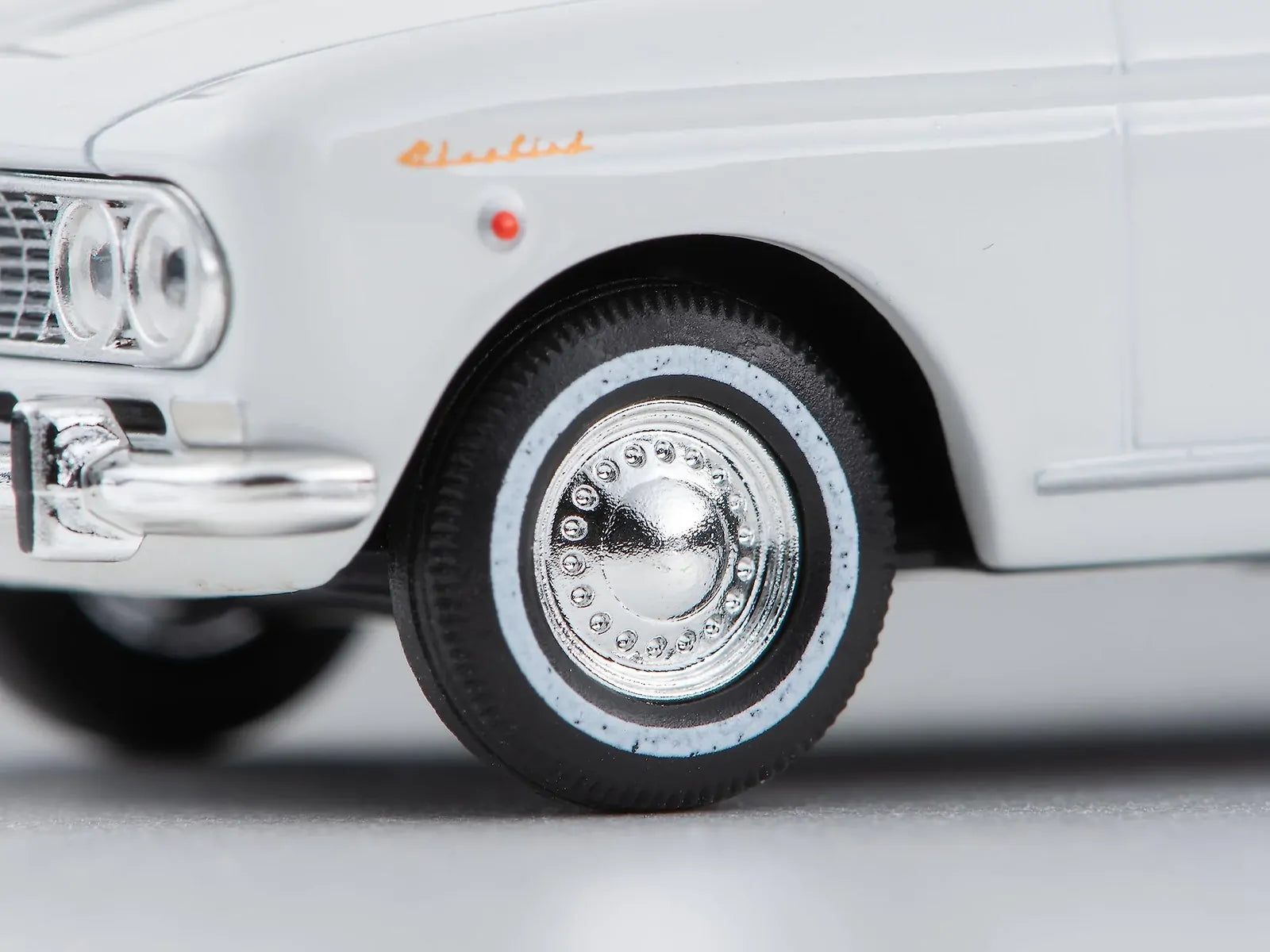 Tomica TMC32720 LV-205a Datsun Bluebird 1600SSS 4-Door White 1965