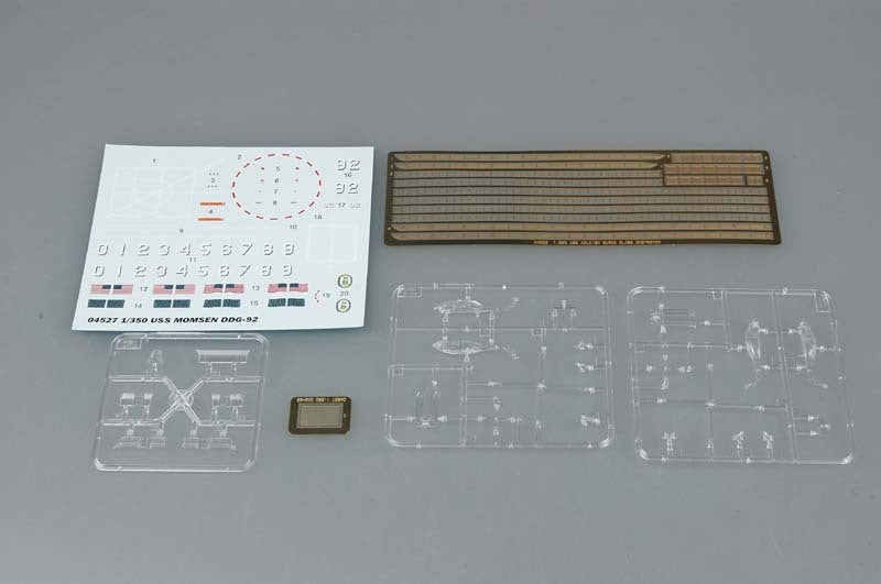 Trumpeter 04527 1/350 USS Momsen DDG-92 (9120478691565)
