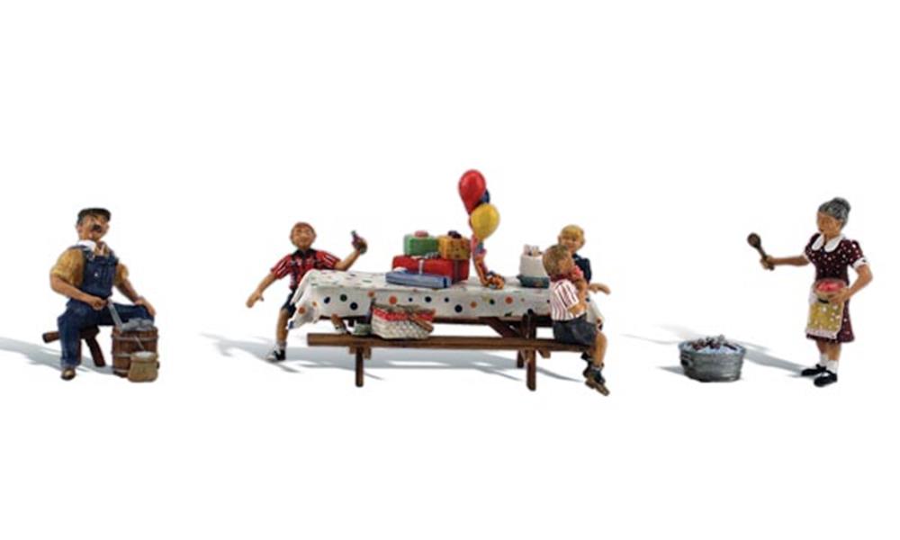 Woodland Scenics A1935 HO Scenic Accents: Backyard Birthday (7540612530413)