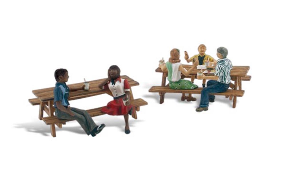 Woodland Scenics A1939 HO Scenic Accents: Outdoor Dining (8137505865965)