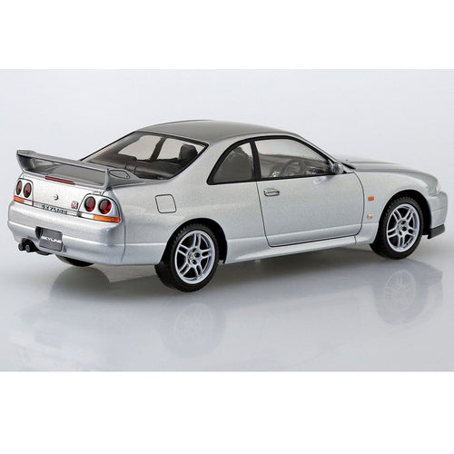 Aoshima 1/32 R33 SKYLINE GT-R (SONIC SILVER (2)
