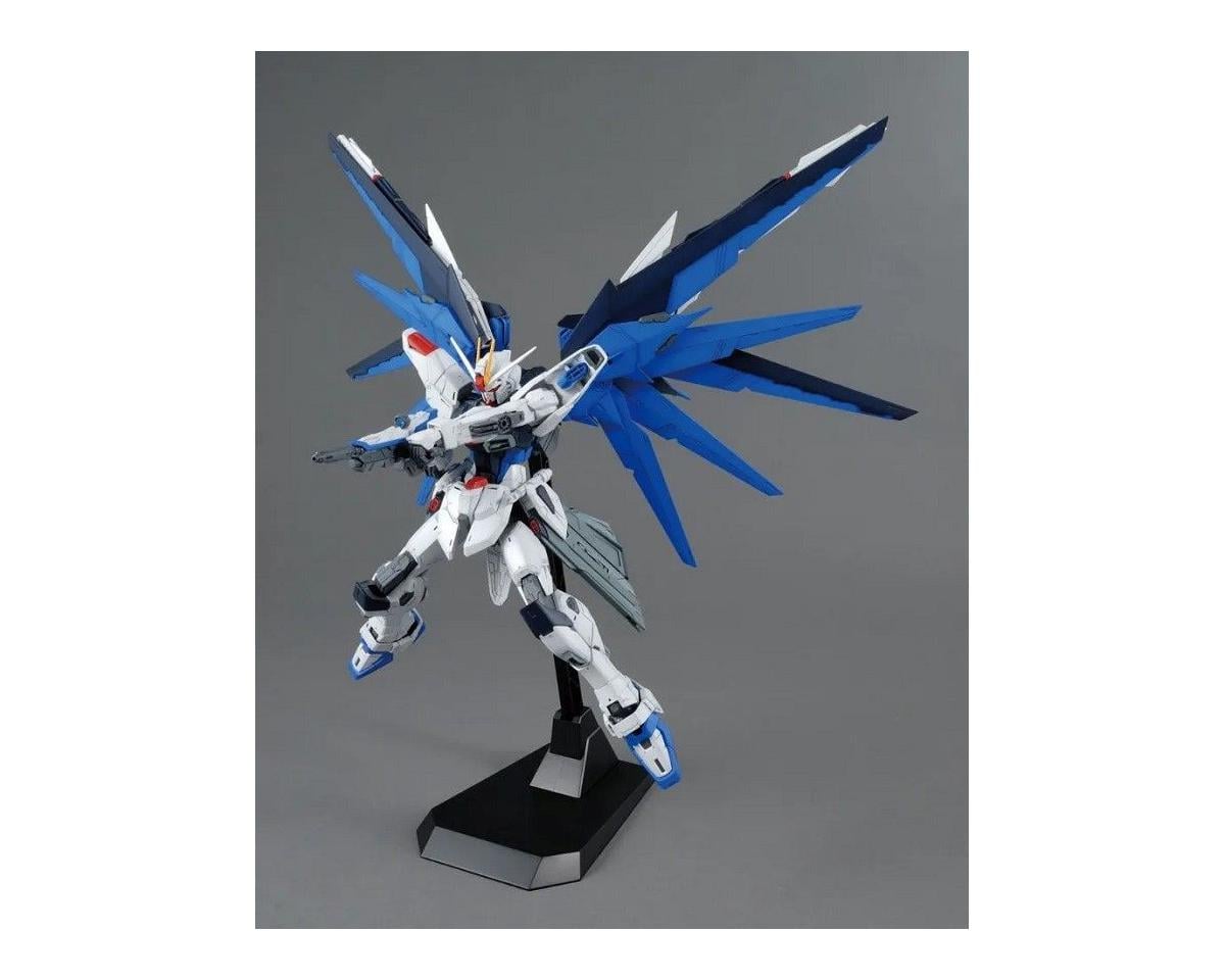 Bandai 1/100 MG Freedom Gundam Ver. 2.0 Gundam SEED - BAS2316367