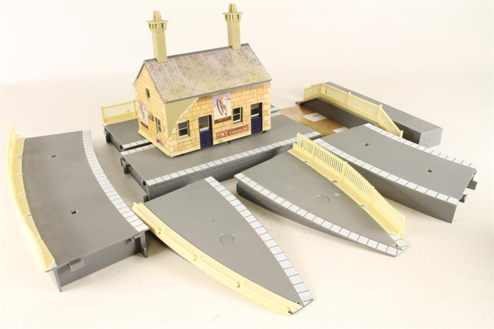 Hornby R8000 Country Station OO gauge (7825137041645)