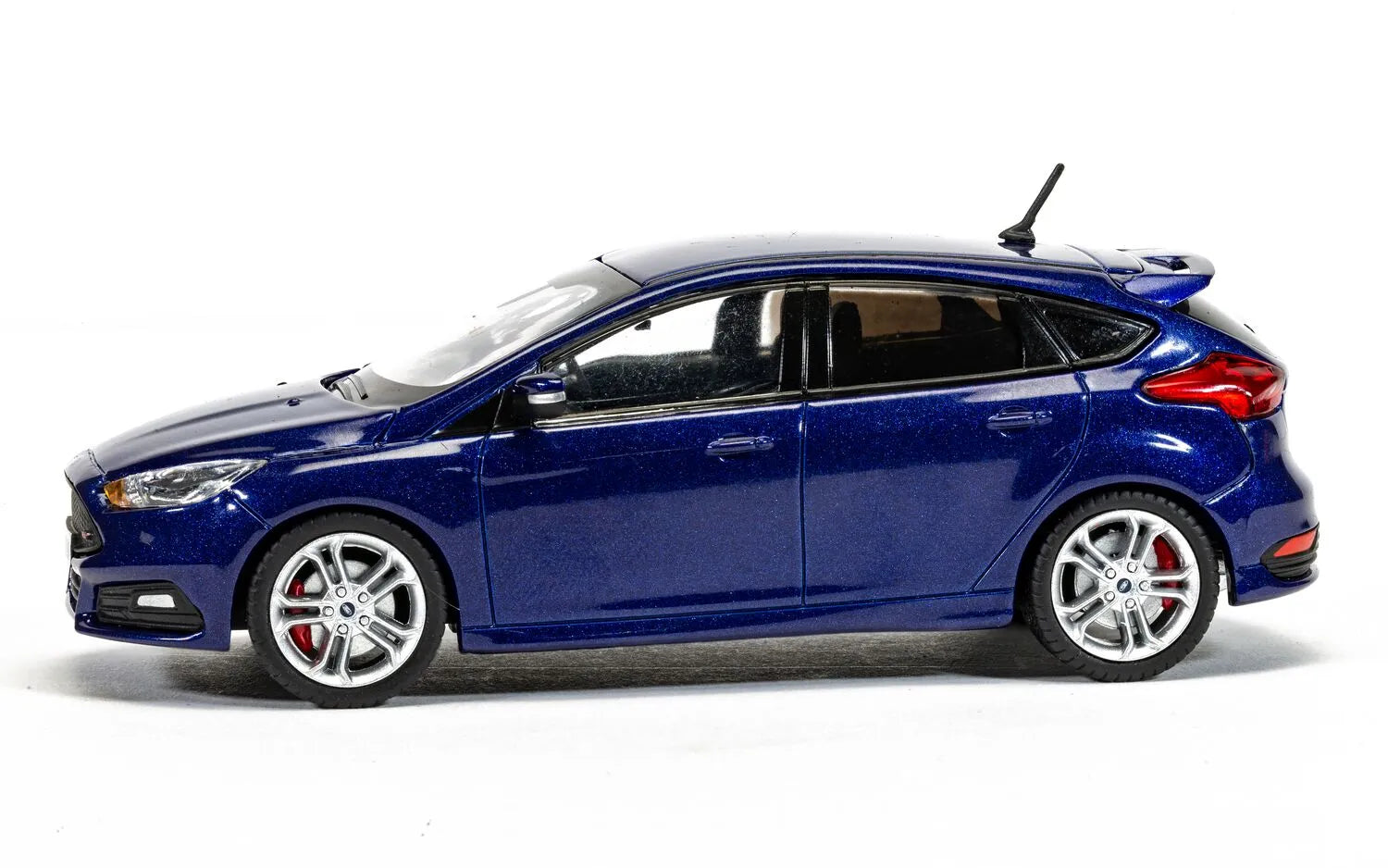 Corgi VA15307 1/43 Ford Focus Mk3 ST Blue - Hobby City NZ